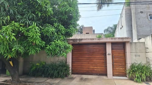 Casa en venta a 50 mts de av alberdi