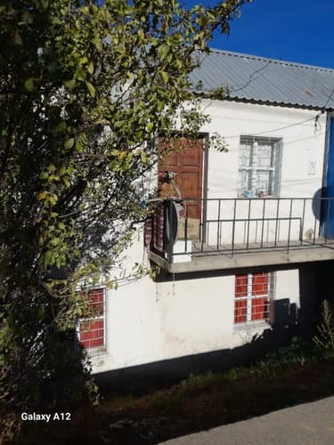 Casa de dos plantas con gran potencial
