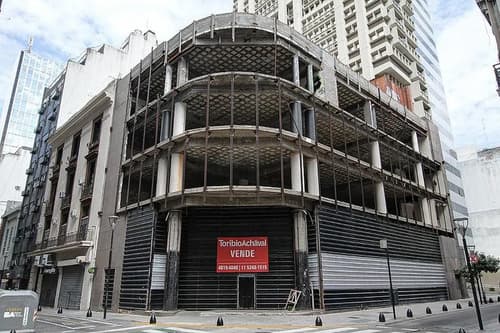 Microcentro terreno en venta esquina posibilidad de canje 3300m2 vendibles altura 2280mts