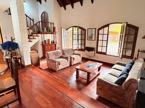 Excelente casa estilo chalet en concordia