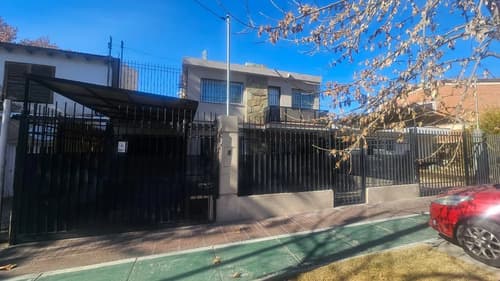 Casa en venta godoy cruz 4 dormit 2 banos cochera triple apta credito