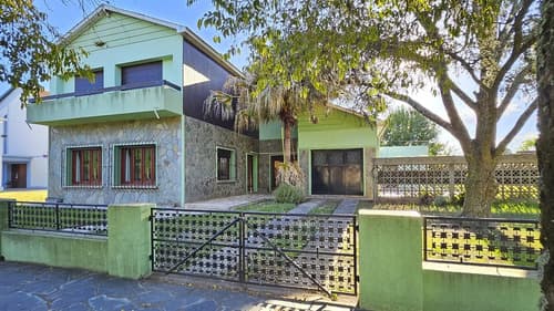 Venta casa de 5 amb en 2 plantas c parque de 1265 m2 aldea san antonio entre rios