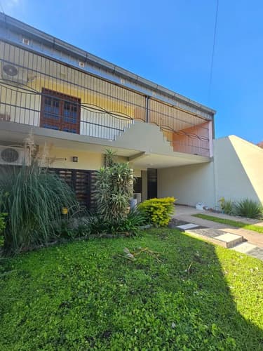 Casa en venta olegario andrada al 300