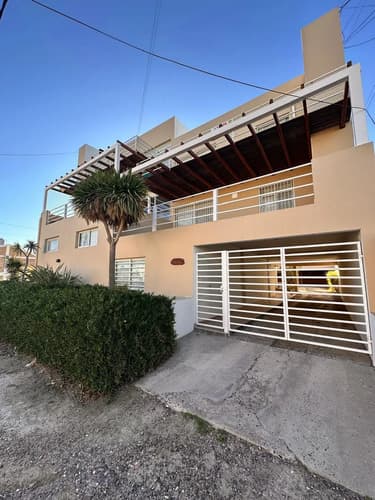 Las grutas departamento 1 dorm amplio con cochera patio con parrilla