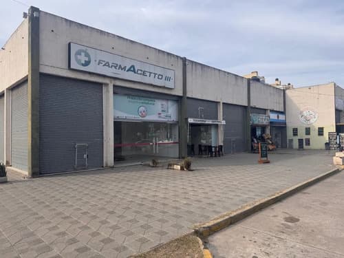 Local zona sur av bernardinelli 3200 70m2