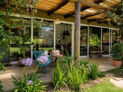 Casa de cuatro dormitorios con jardin y pileta en aldea fisherton alquiler temporario