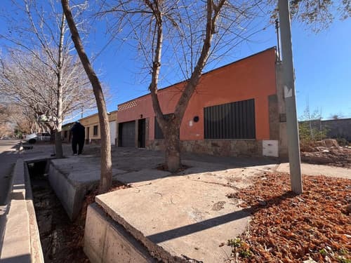 Venta de casa y dpto calle a del valle godoy cruz