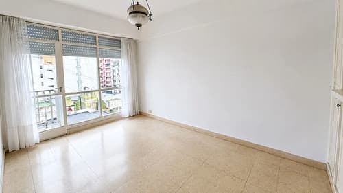 Departamento 2 ambientes a la calle con balcon zona centro