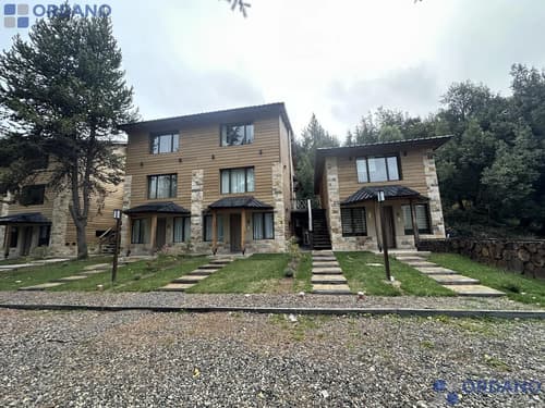 Casa tipo duplex en villa la angostura