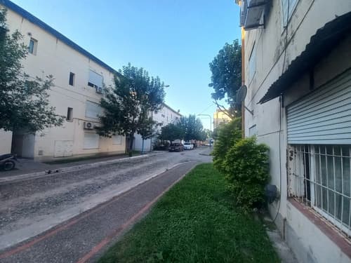 Vendo departamento en barrio cerrado zona sur a media cuadra de avenida alem al 1800 sobre calle lavaisse al 1300