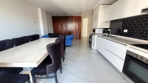 Departamento de 3 ambientes con 2 cocheras alquiler 24 meses la perla