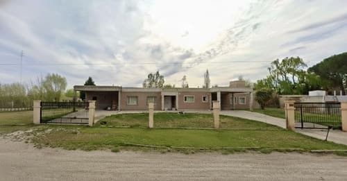 Casa 3 dormitorios con parque y piscina los pinos trelew