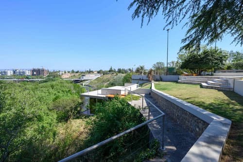 Excelente casa alquiler para uso comercial vistas cerro de las rosas