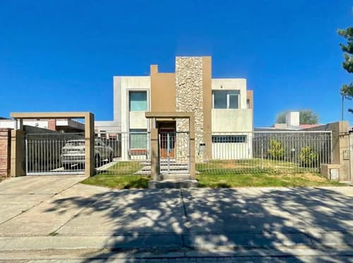 Casa en san benito 3 dormitorios con piscina trelew