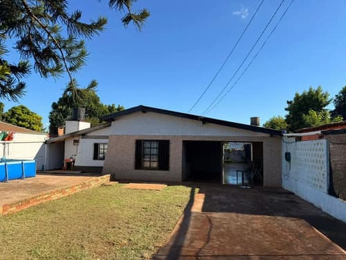 Casa en venta de 3 habitaciones ubicada a 2 cuadras de la av san martin eldorado mnes