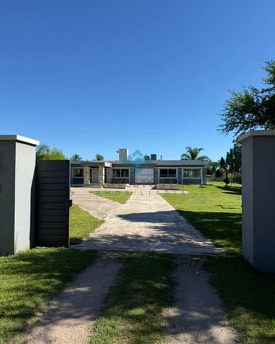 Casa 4 dormitorios sinsacate