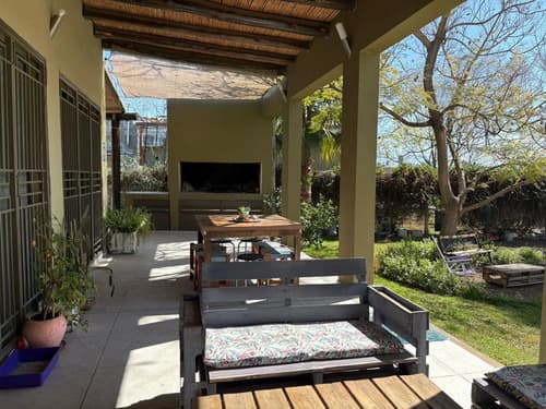 Casa en venta de 1 planta con pileta y gran jardin