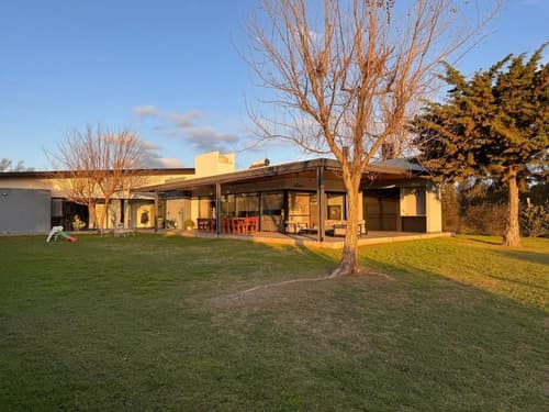 Casa 5 ambientes y gran parque en barrio cerrado rio cuarto codoba venta