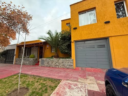Venta casa godoy cruz con cochera