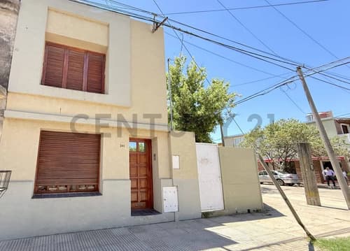 Casa en esquina premium en venado tuerto apta credito