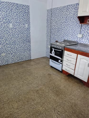 Casa en alquiler 2 ambientes con terraza y entrada de auto villa lugano