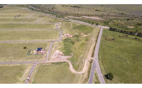 Los pasos del jockey club barrio 4 lote d18 frente sur
