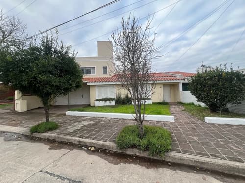 Casa en venta cerro de las rosas calle a 1 cuadra de avenida rafael nunez