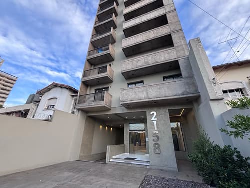 Departamentoduplex en alquiler 1 dormitorio sobre avenida mate de luna