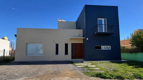 Casa en venta de 3 dorm barrio bodega sol del valle gral roca