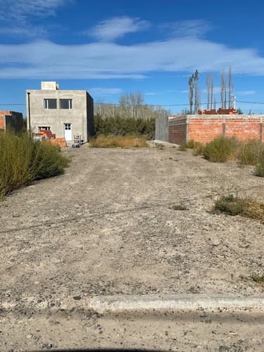 Terreno en trelew liquido lotes en zona ave lopez y planes esquina ayacucho 250m2 10x25 se puede financiar en pesos zona de construcciones nuevas