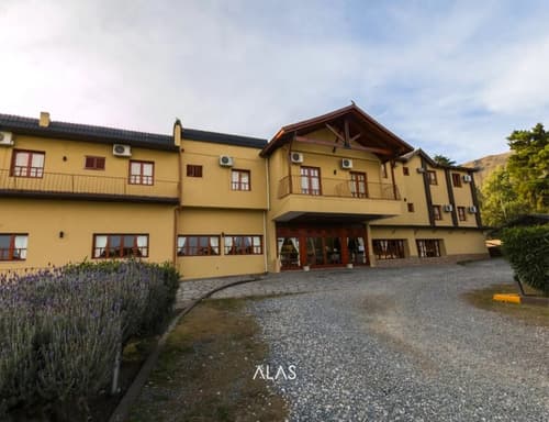 Hotel a la venta en la falda