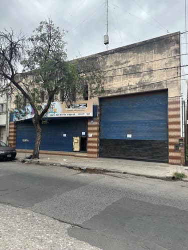 Venta galpon con oficinas y salon comercial a metros av patria