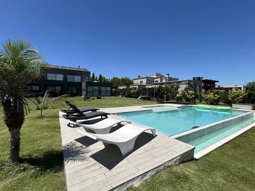 Casa en venta de 4 ambientes con jardin y pileta en chacras de la reserva campana