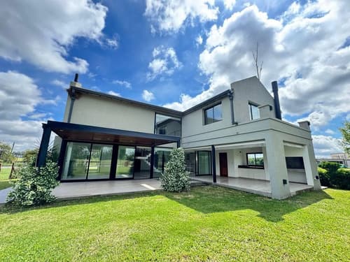 Alquiler casa de 3 dormitorios con pileta vista al golf en la rinconada ibarlucea