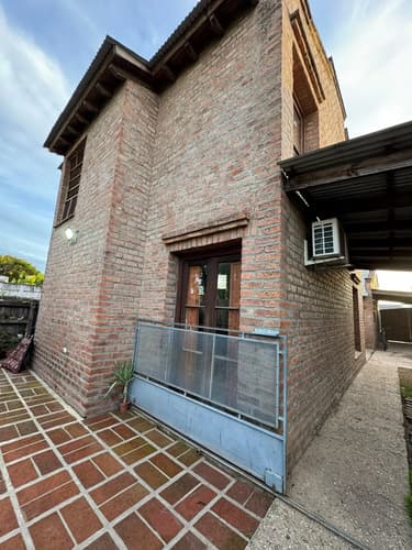 En venta amplia casa de 5 dormitorios en rio cuarto zona colegio san juan de la cruz