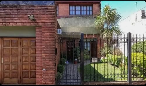Excelente casa 5 amb con parque pileta y sum grande en pa