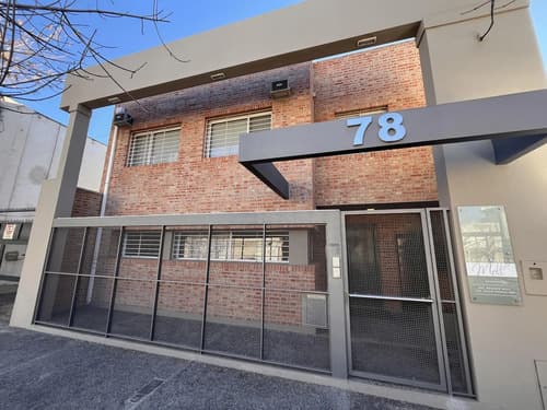 En venta oficina 2 plantas centro cipolletti