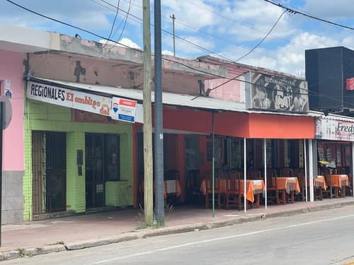 Venta de casa alojamiento y locales en termas