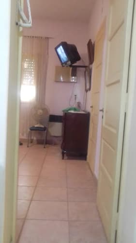 Exelente casa bien cuidada y con todos los servicios gas naturalpatio grande y galponcito al fondo galeria techada barrio tranquilo a 8 cuadras del centro 4 de la universidad