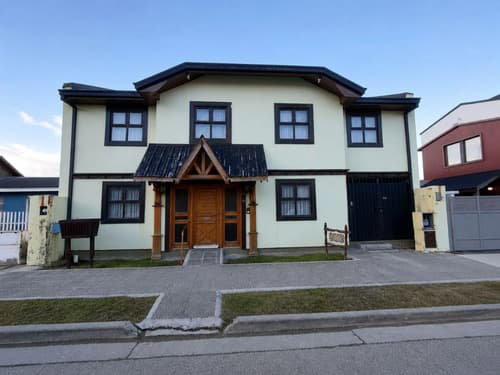 Hostal del monte mas casa en venta ushuaia