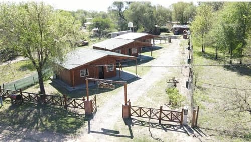 Venta complejo de cabanas el condado cosquin con cochera
