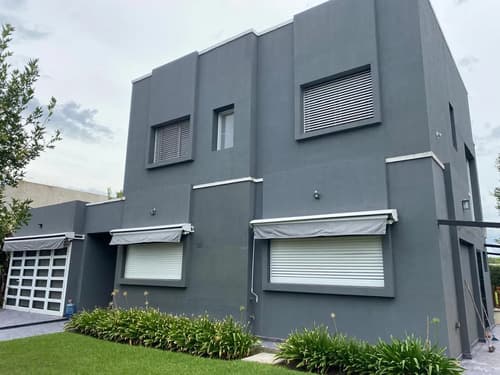 Casa grande barrio cerrado pileta parrilla optimo estado 5 habitaciones placares 2 suites con bano privado lavadero 1 cochera cerrada y 2 semicerradas aires frio calor y calefactores cambiente