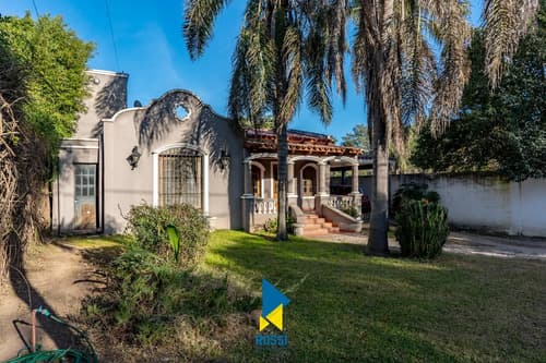 Venta casa en villa allende camino al golf con pileta