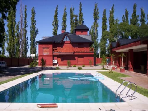 Venta chalet 4 dormitorios cuadro benegas con cochera