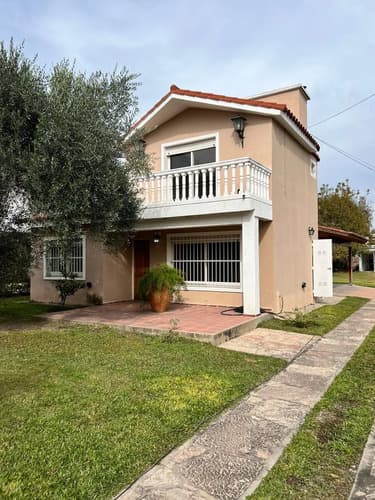 Hermosa casa en barrio santa rita