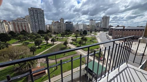 Venta departamento 3 ambientes reciclado con balcon y vista a plaza colon mar del plata