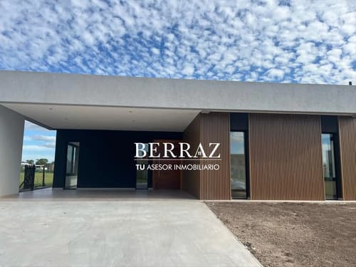 Casa venta 3 dormitorios barrio santa lucia lote 555 m2 pilar del este