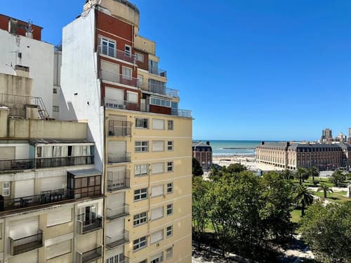 Venta departamento 2 ambientes con dependencia y vista lateral al mar plaza colon mar del plata