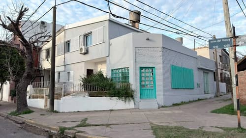Casa 3 dormitorios local comercial y cochera