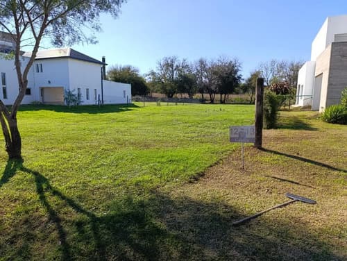 Lote en venta en country las corzuelas unquillo